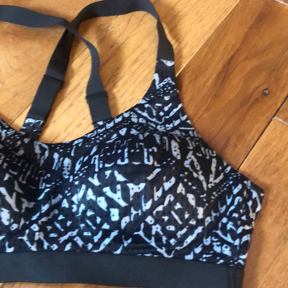 Victoria’s Secret sports bra - Picture 3 of 8